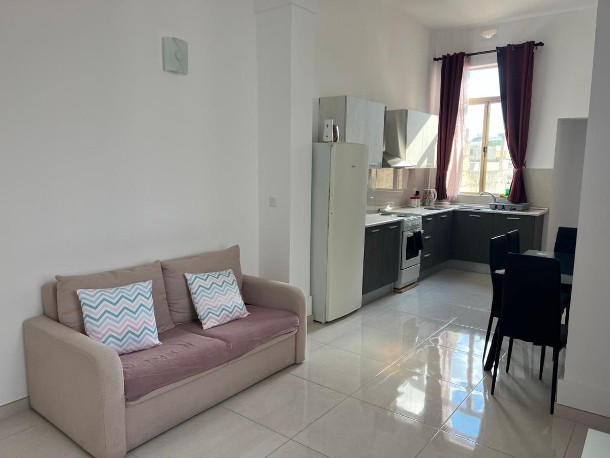 Room With Private Bathroom Sliema Exterior photo