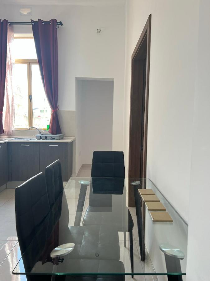 Room With Private Bathroom Sliema Exterior photo