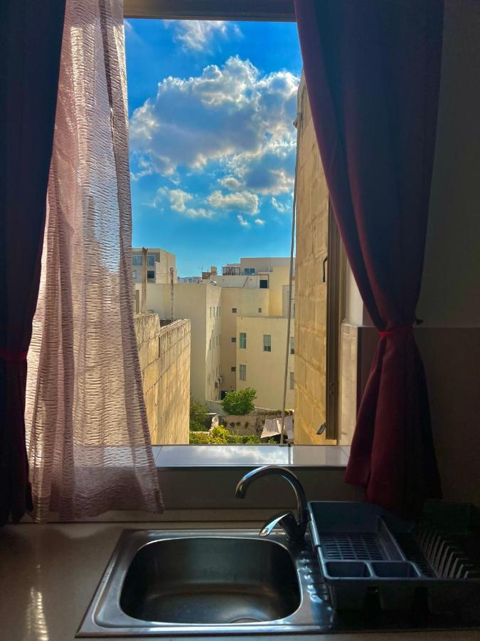 Room With Private Bathroom Sliema Exterior photo