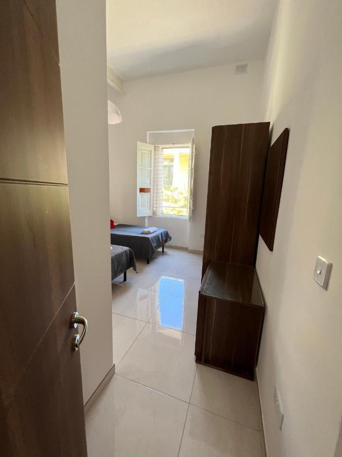 Room With Private Bathroom Sliema Exterior photo