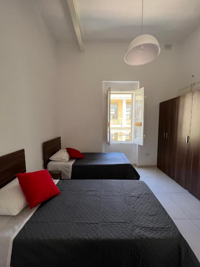 Room With Private Bathroom Sliema Exterior photo